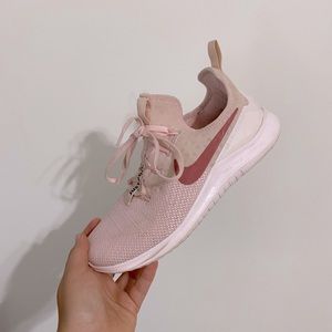 Almost new pink Nike tennis shoes